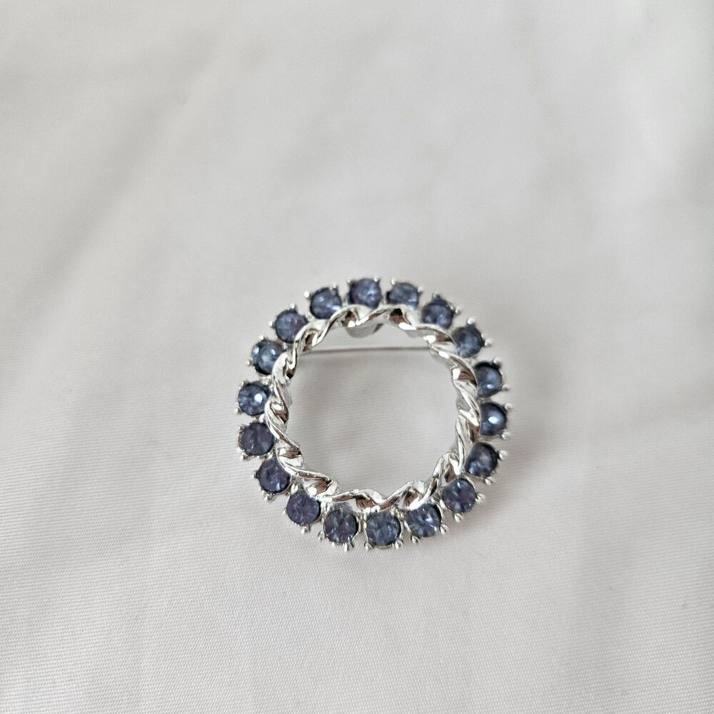 Beautiful Vintage Silver Tone Circle Wreath Brooch Aquamarine Colored Stones